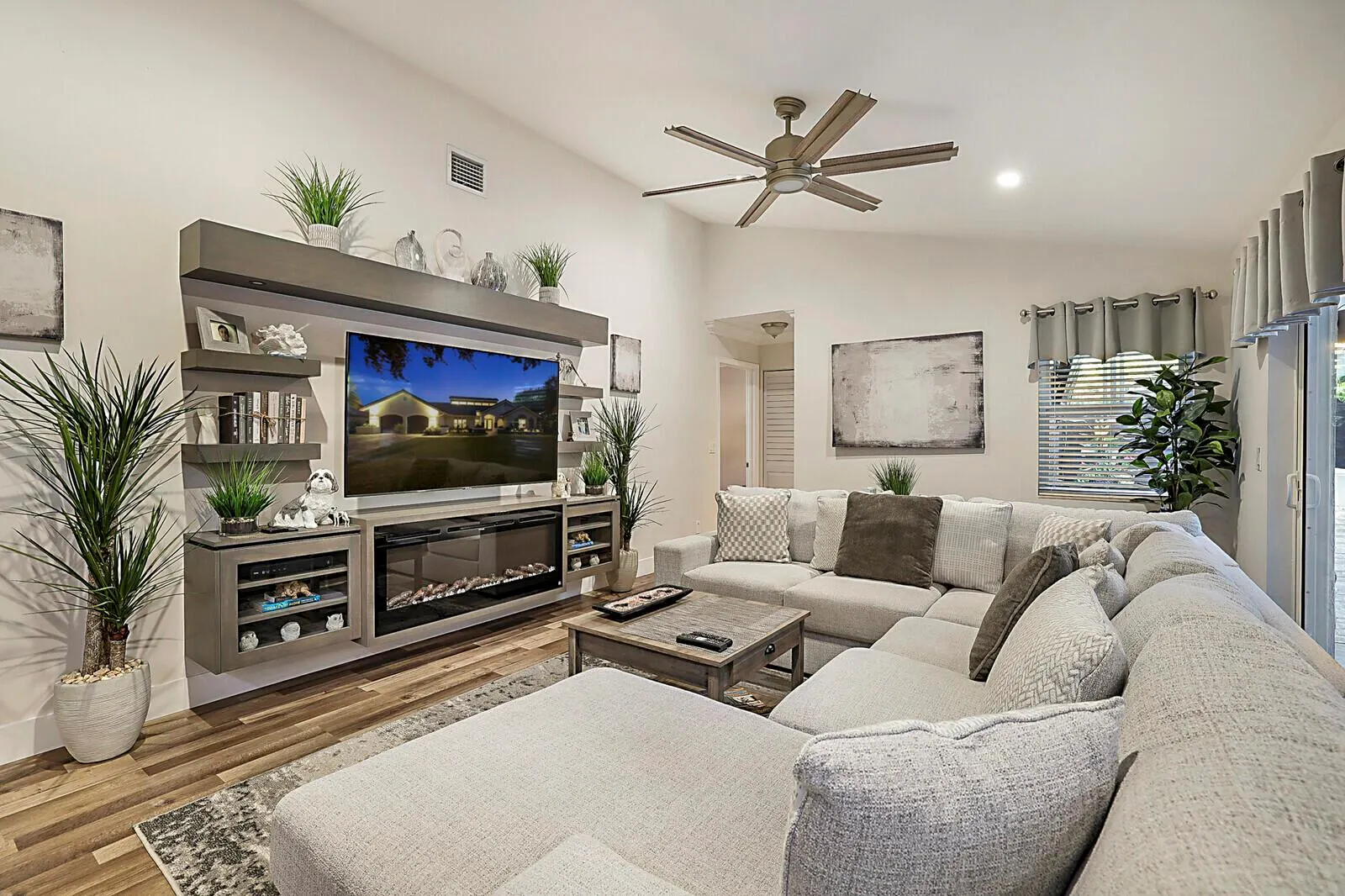 2155 Rabbit Hollowe Circle