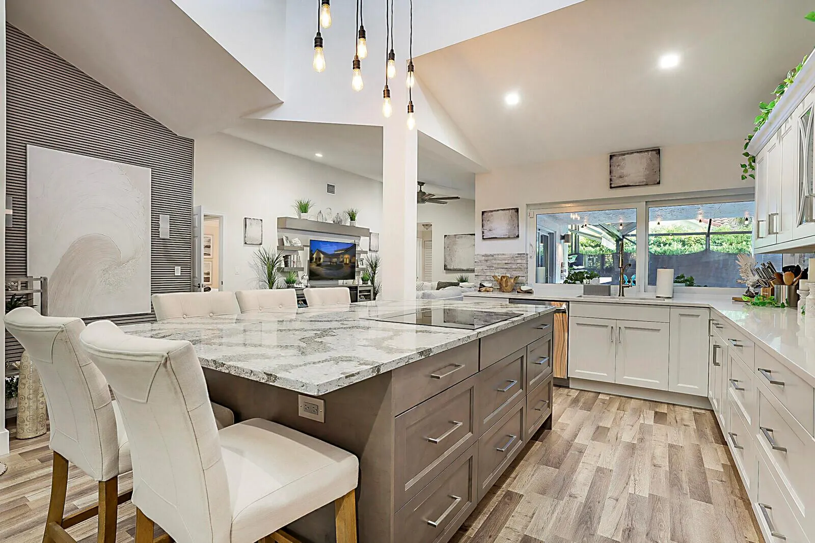 2155 Rabbit Hollowe Circle