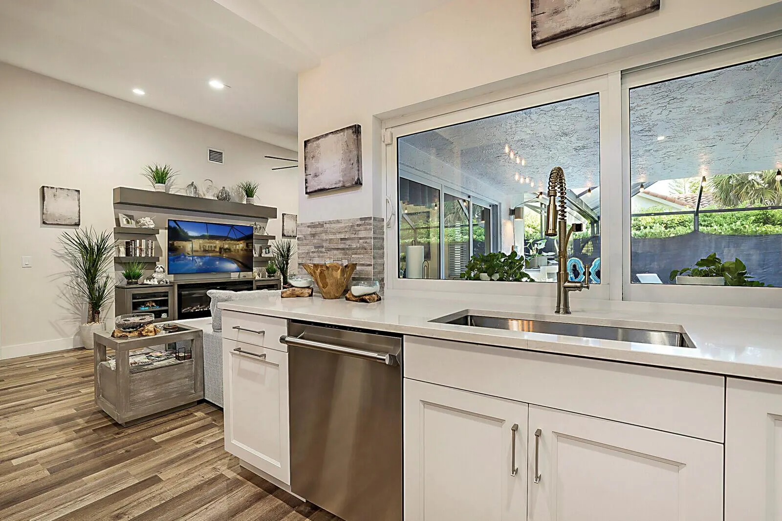 2155 Rabbit Hollowe Circle