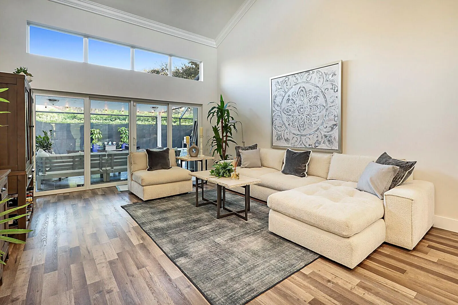 2155 Rabbit Hollowe Circle