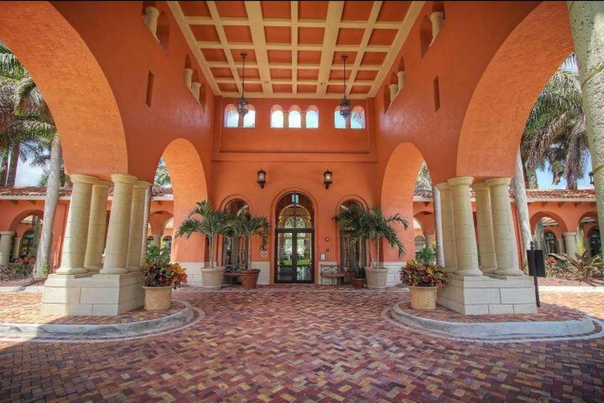 1902 Via Castello