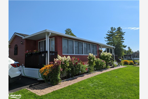 11 Kenora Trail, Wasaga Beach