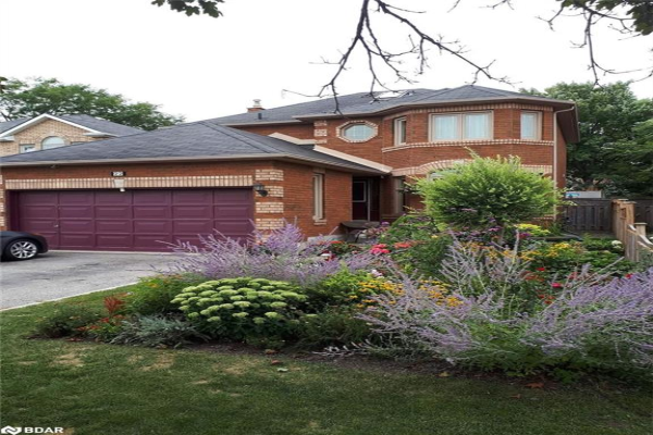 22 Macmillan Crescent, Barrie