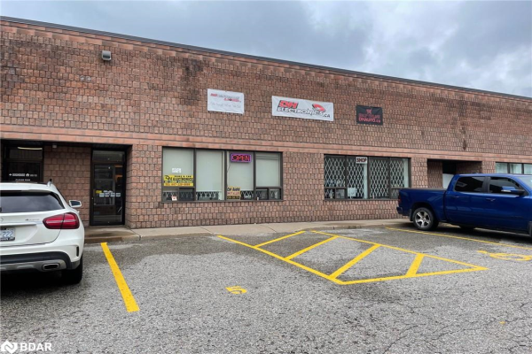 25 Saunders Road, Barrie