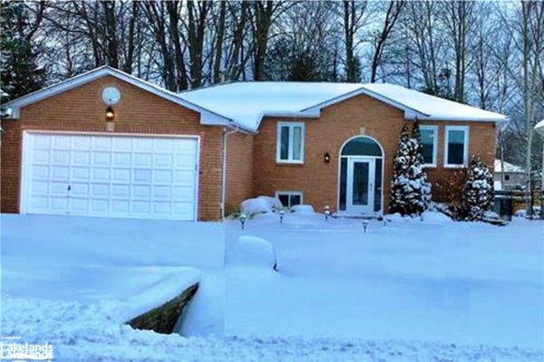 14 Regina Boulevard, Wasaga Beach