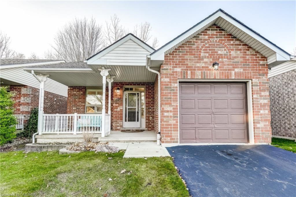 102 Greentrail Drive, Mount Hope