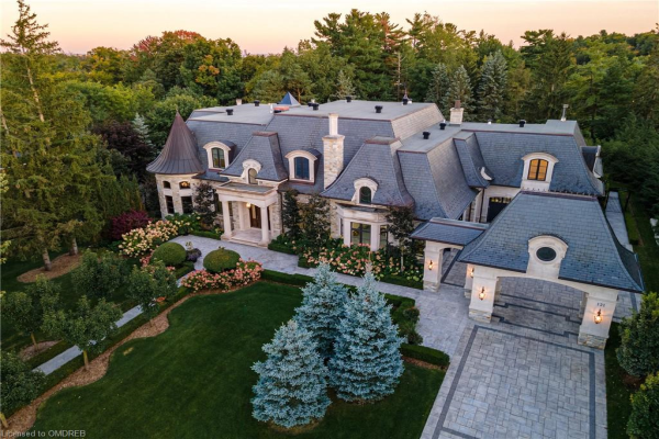 121 Rebecca Court, Maple