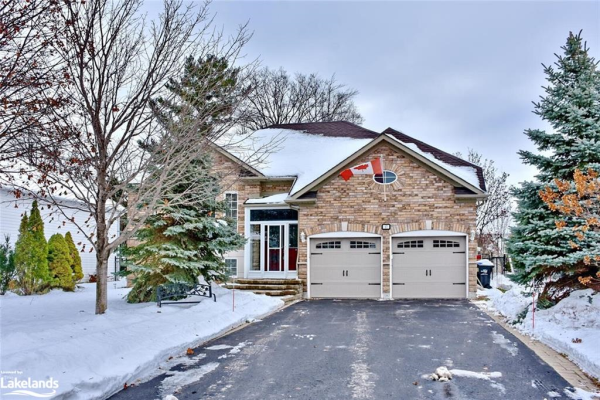 27 Regina Boulevard, Wasaga Beach