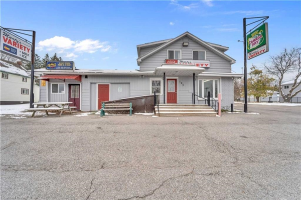 106 Robert Street W, Penetanguishene