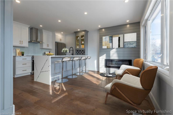 1315 Bunnell Drive, Burlington