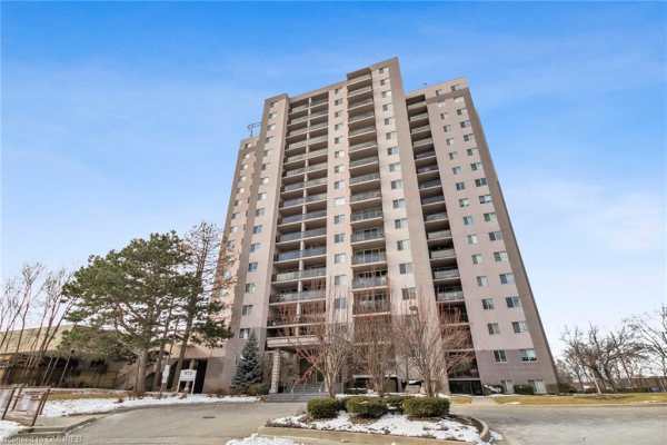 975 Warwick Court, Burlington