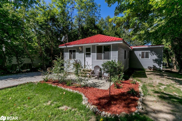 698 Chestnut Street, Innisfil