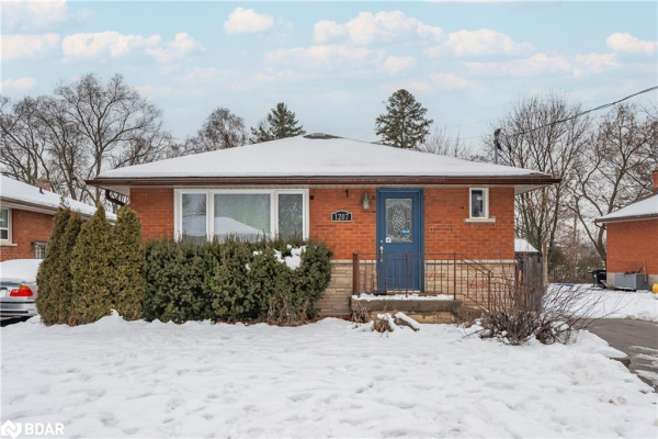 1207 Royal Drive, Burlington