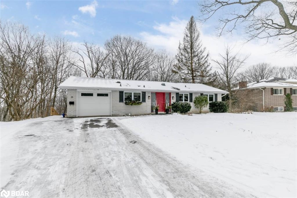 13 Vine Crescent, Barrie