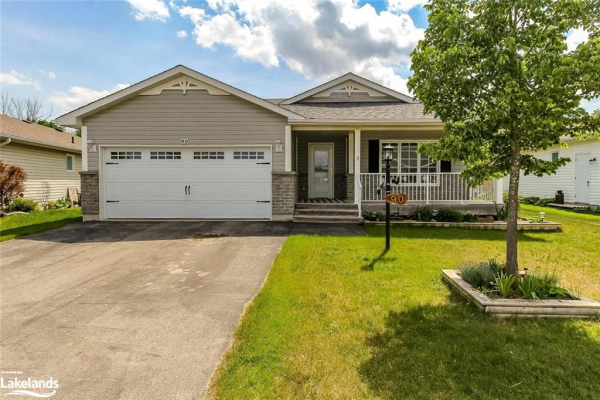 90 New York Avenue, Wasaga Beach
