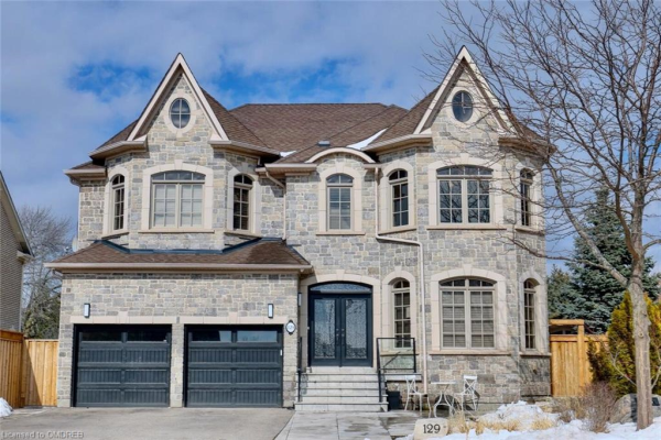 129 Spring Azure Crescent, Oakville