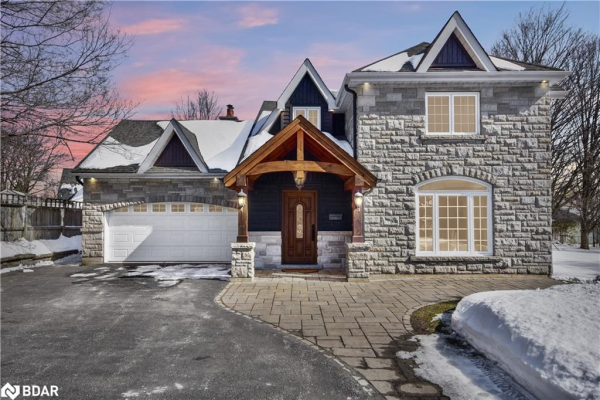 105 Duckworth Street, Barrie