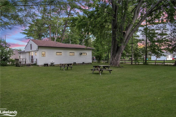 34 Nancy Street, Wasaga Beach
