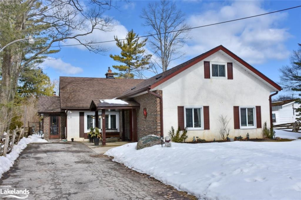 2082 River Road W, Wasaga Beach