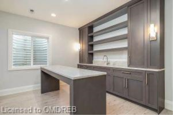 830 Harrington Court, Burlington