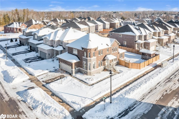 42 Pearl Street, Wasaga Beach