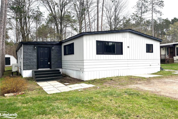 5263 Elliott Side Road, Tay Twp