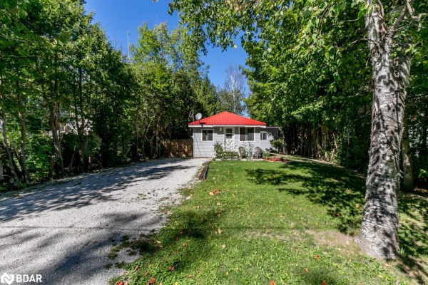 698 Chestnut Street, Innisfil