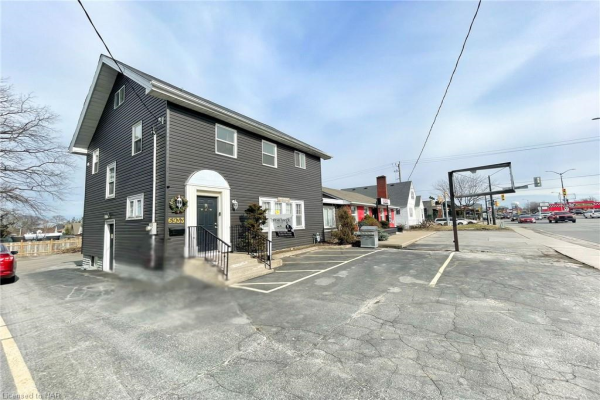 6933 Lundys Lane, Niagara Falls