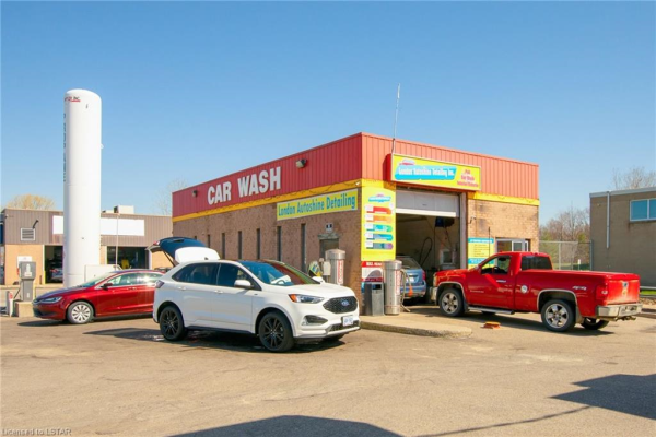 1900 Huron Street, London