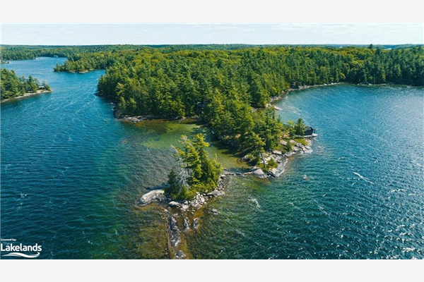 46 J9 Cameron Island, Muskoka Lakes