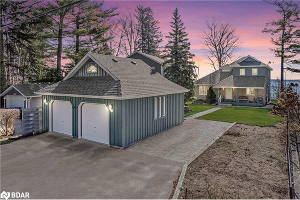665 Lakelands Avenue, Innisfil