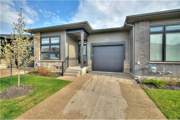 8974 Willoughby Drive, Niagara Falls