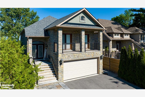 68 Hiawatha Avenue, Wasaga Beach
