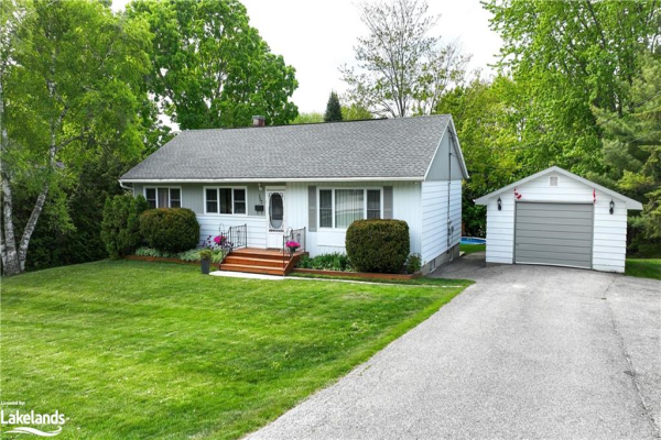 152 Simcoe Street, Orillia