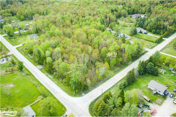 7558 Cronk Side Road, Washago