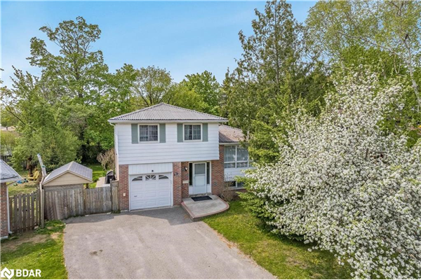 15 Baker Crescent, Barrie
