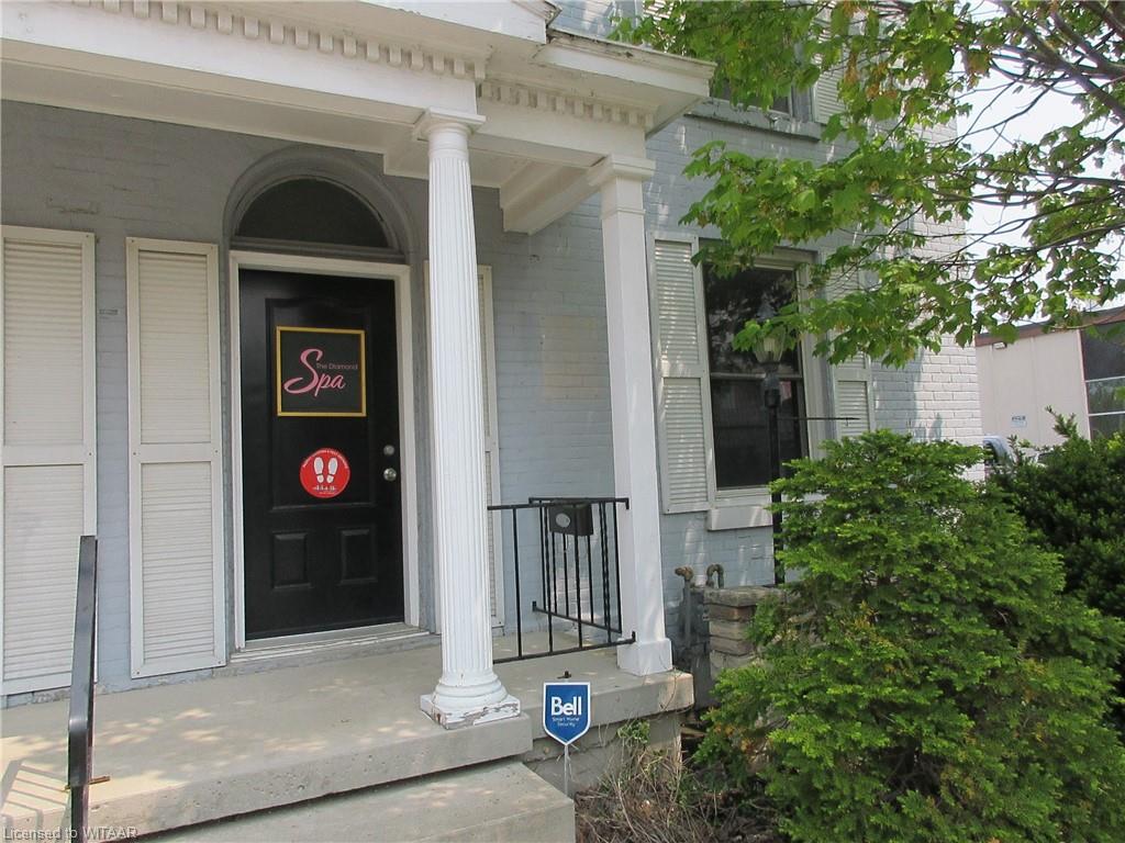 18 Wellington Street N