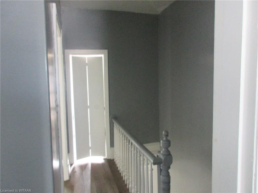 18 Wellington Street N