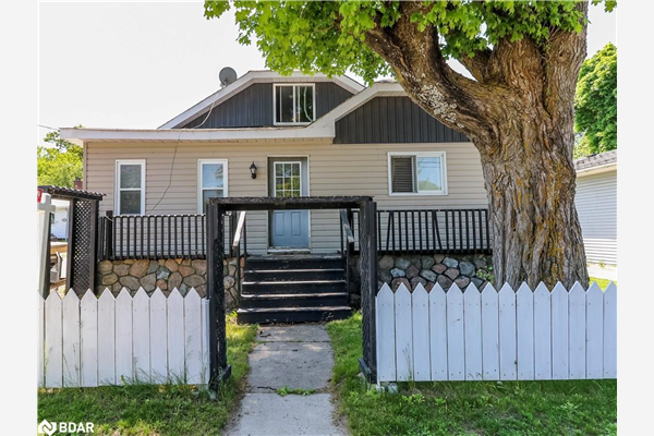 208 Pine Street, Waubaushene