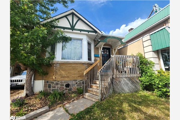 12 Ross Street, Barrie