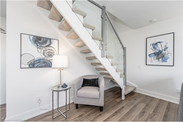 1040 The Queensway Boulevard, Toronto
