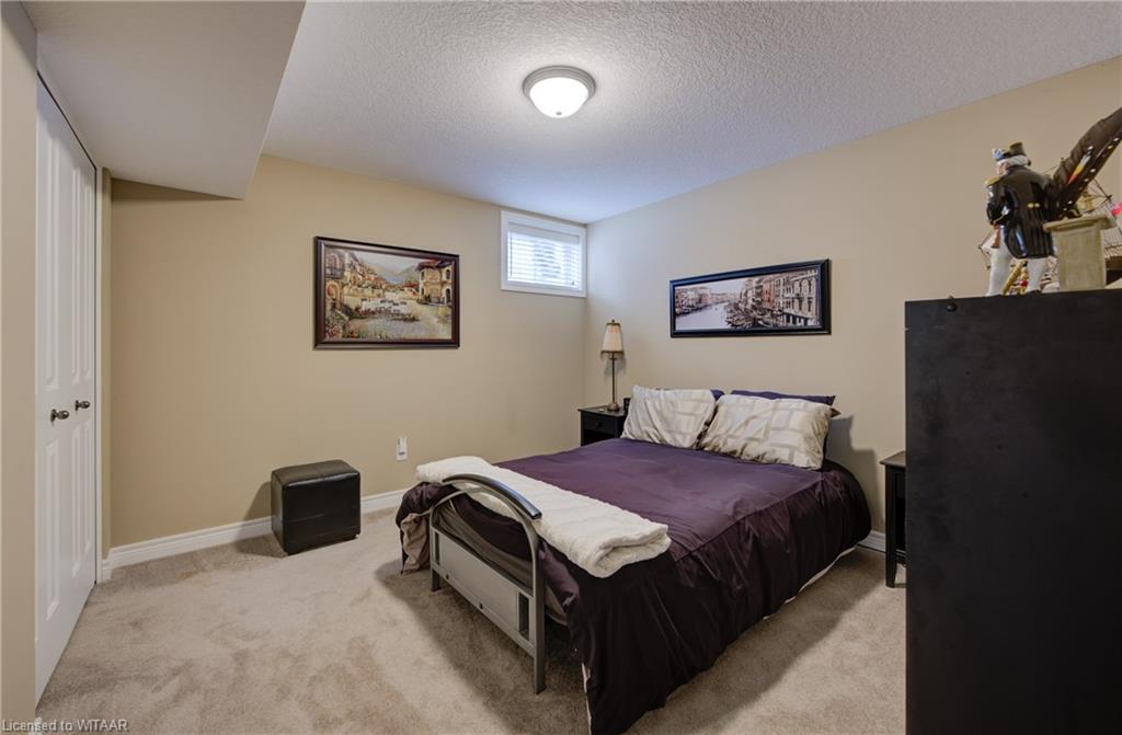 570 Hummingbird Crescent