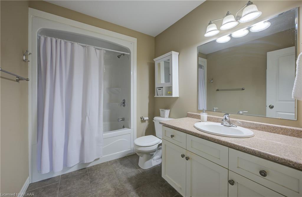 570 Hummingbird Crescent