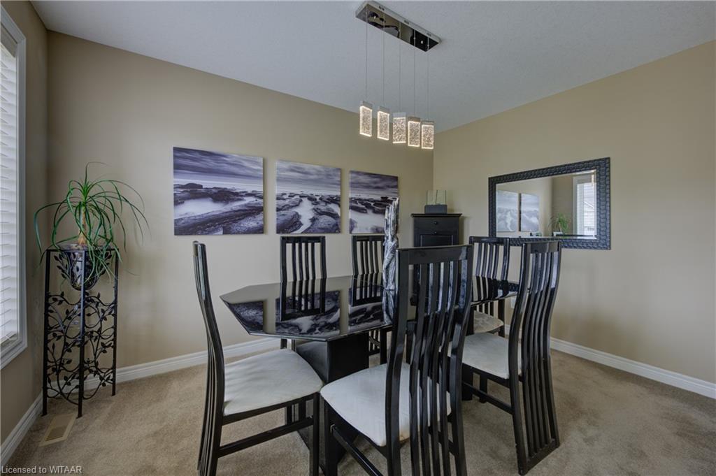 570 Hummingbird Crescent