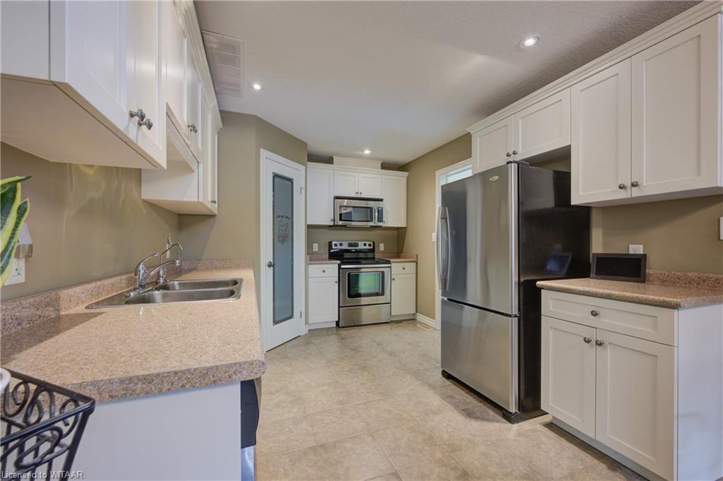 570 Hummingbird Crescent