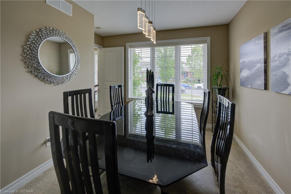 570 Hummingbird Crescent