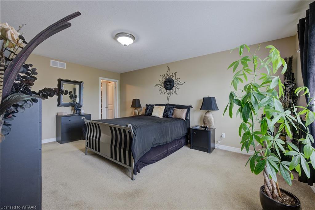 570 Hummingbird Crescent