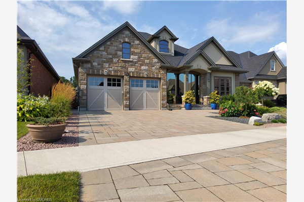 54 Rosewood Crescent, Fonthill