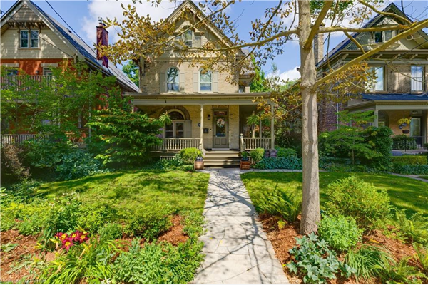 876 Hellmuth Avenue, London