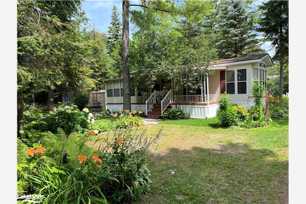 85 Theme Park Drive, Wasaga Beach